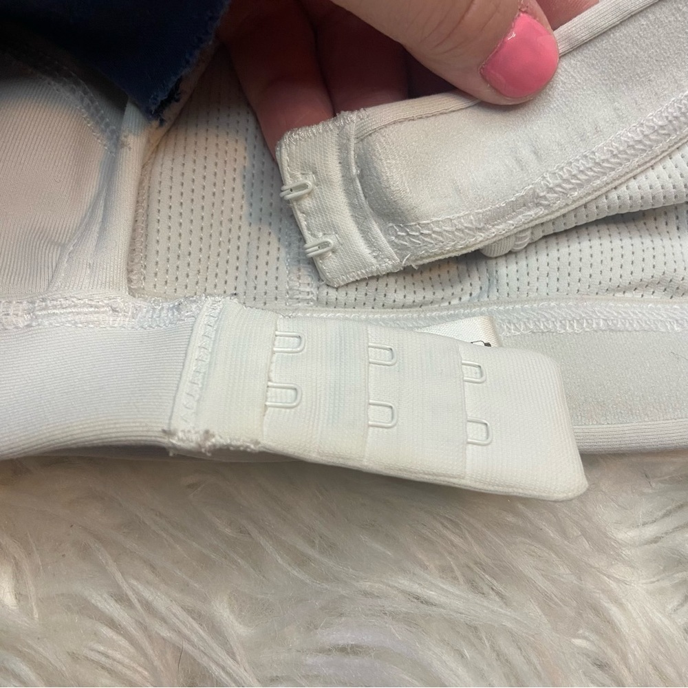 Athleta White Cut Out Sports Bra - Picture 5 of 8